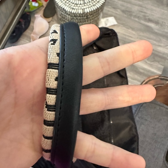 True religion quitted tote new with tags. Comes with a free designer gift - Picture 4 of 6